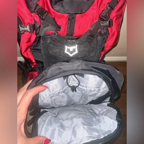 NWT VICTORINOX Swiss Army Conversion Pack Backpack with detachable pack - Picture 10 of 16